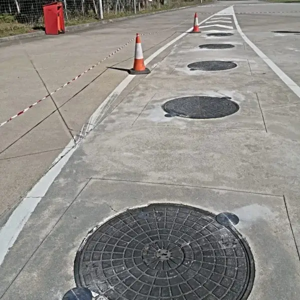 how to lock manhole covers of petrol station
